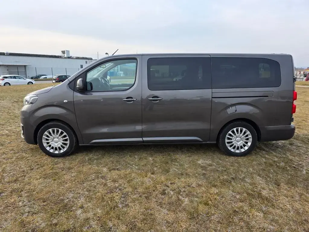 Main__Slider__Photo:Toyota Proace (Verso) Proace Verso L1 Shuttle Comfort 08/2023-1