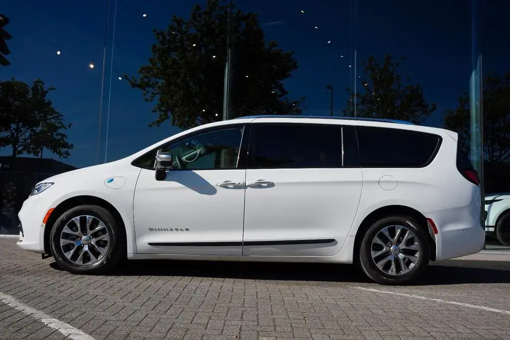 Main__Slider__Photo:Chrysler Pacifica 7 Sitzer Full Option 09/2023-1