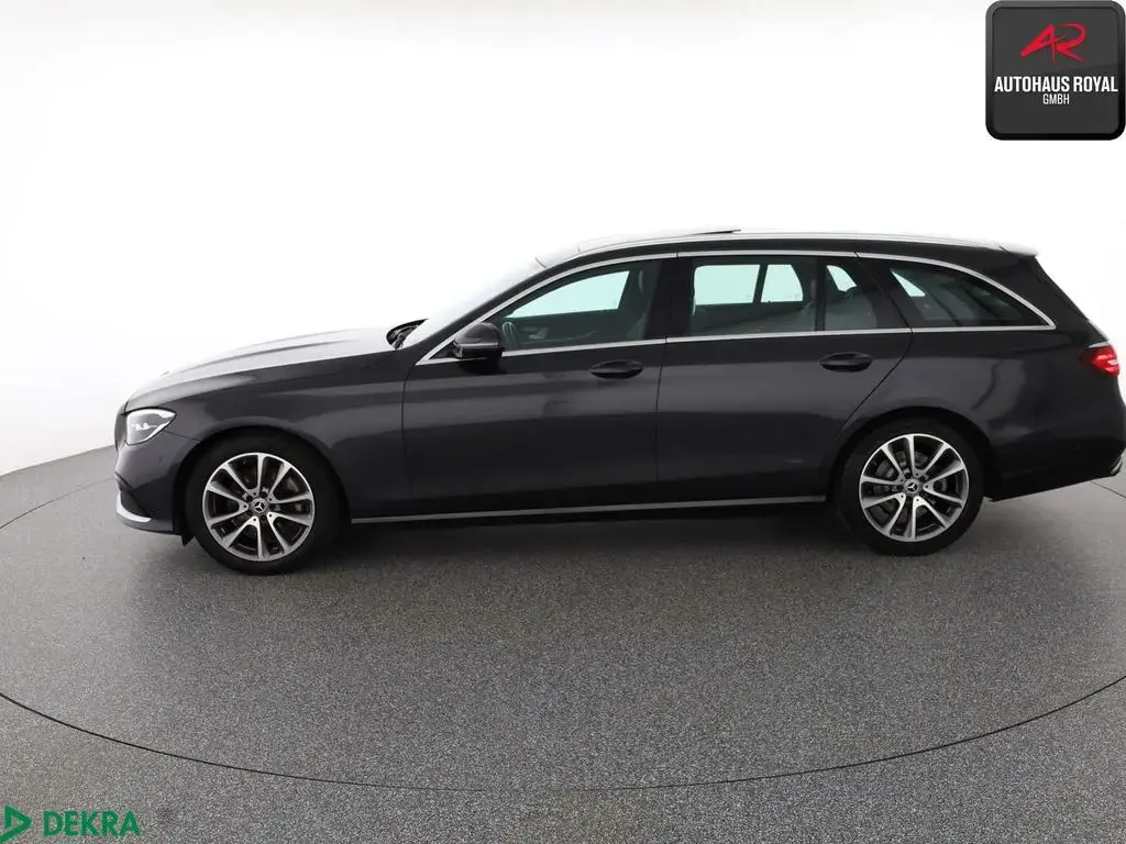 Main__Slider__Photo:Mercedes-Benz E-Class d T 4M AVANTGADRE STANDHEIZ,360GRAD,MEMORY 04/2022-1