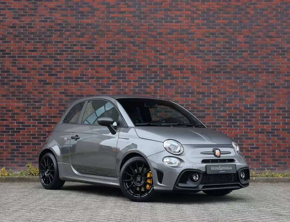Main__Slider__Photo:Abarth 695 Competizione | Beats - Brembo - Sabelt seat 02/2024-0
