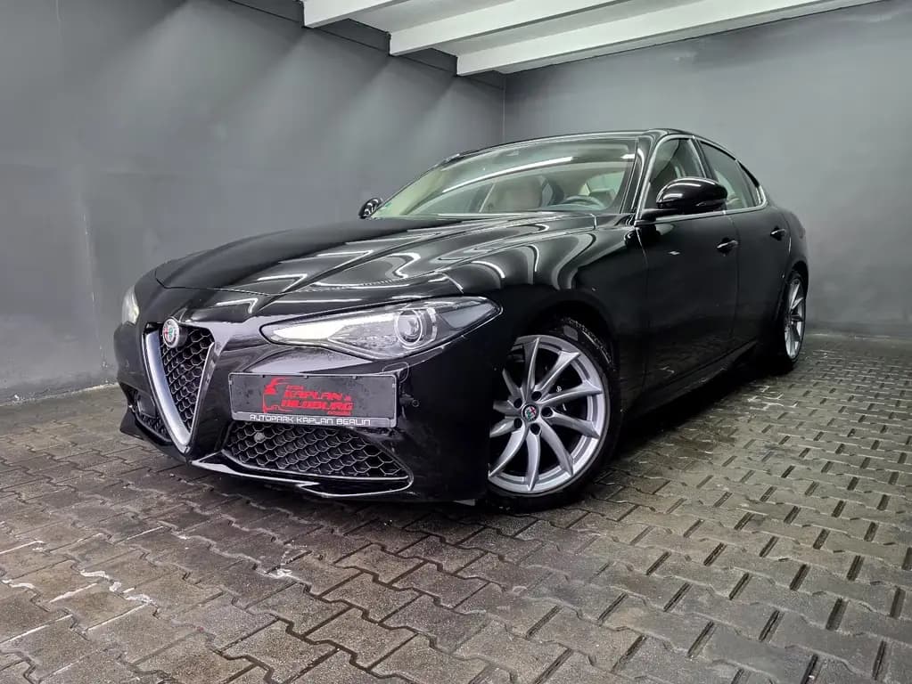 Main__Slider__Photo:Alfa Romeo Giulia 2.0 SUPER, AUTOMATIK, R-KAMERA, LEDER,ACC 06/2017-0