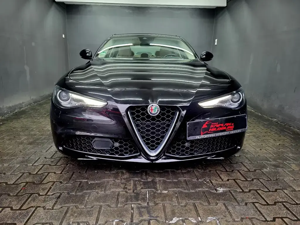Main__Slider__Photo:Alfa Romeo Giulia 2.0 SUPER, AUTOMATIK, R-KAMERA, LEDER,ACC 06/2017-1