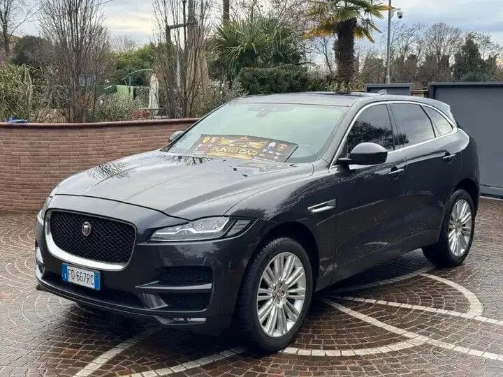 Main__Slider__Photo:Jaguar F-Pace 2.0 D 180 CV Portfolio 04/2016-0