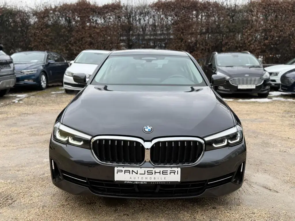 Main__Slider__Photo:BMW 5 Series 520d Lim Driving Assistant Professio Kamera LED 11/2020-1