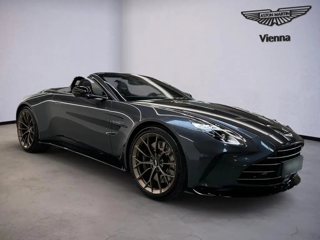 Main__Slider__Photo:Aston Martin Vantage Roadster | Epsilon Black | Int. CF | B&W null-0