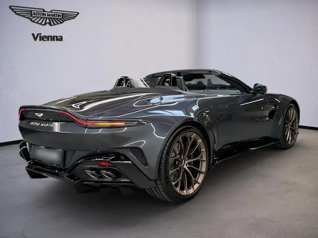 Main__Slider__Photo:Aston Martin Vantage Roadster | Epsilon Black | Int. CF | B&W null-1