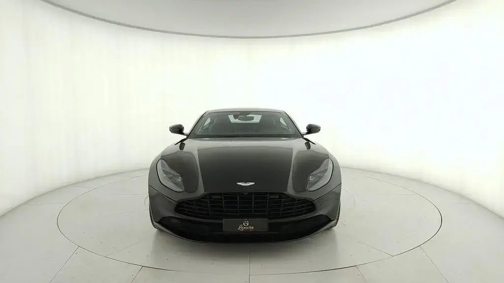 Main__Slider__Photo:Aston Martin V8 Vantage ASTON MARTIN DB11 Coupe 4.0 V8 auto 06/2022-1