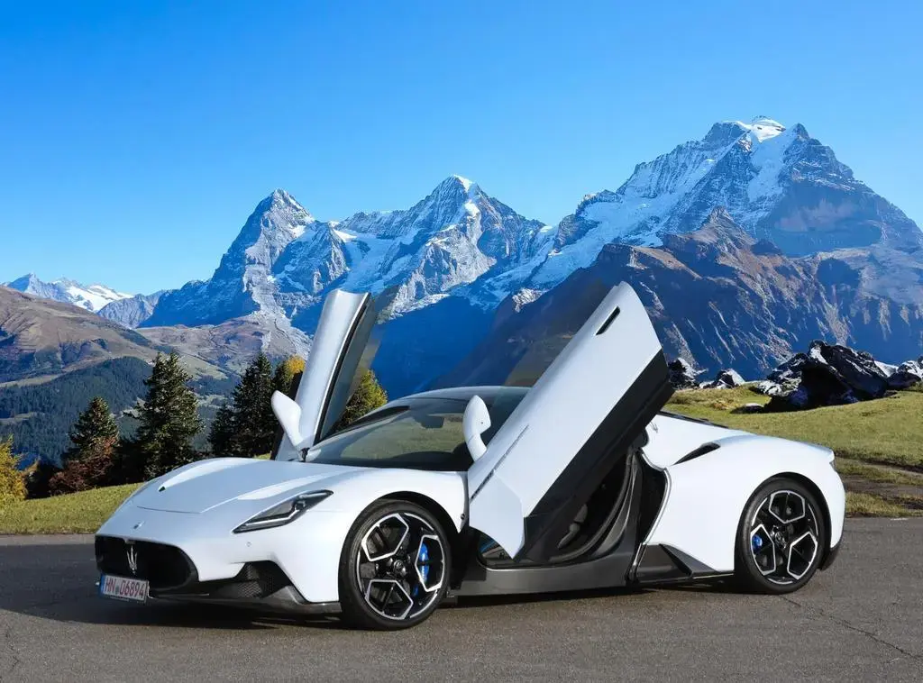 Main__Slider__Photo:Maserati MC20 V6 - Carbon, Keramic, Liftsystem, Voll 01/2022-1