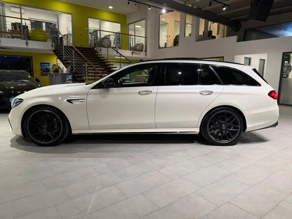 Main__Slider__Photo:Mercedes-Benz E-Class 63 AMG T-Modell 4Matic*Pano*Memory*Head-up* 03/2018-0