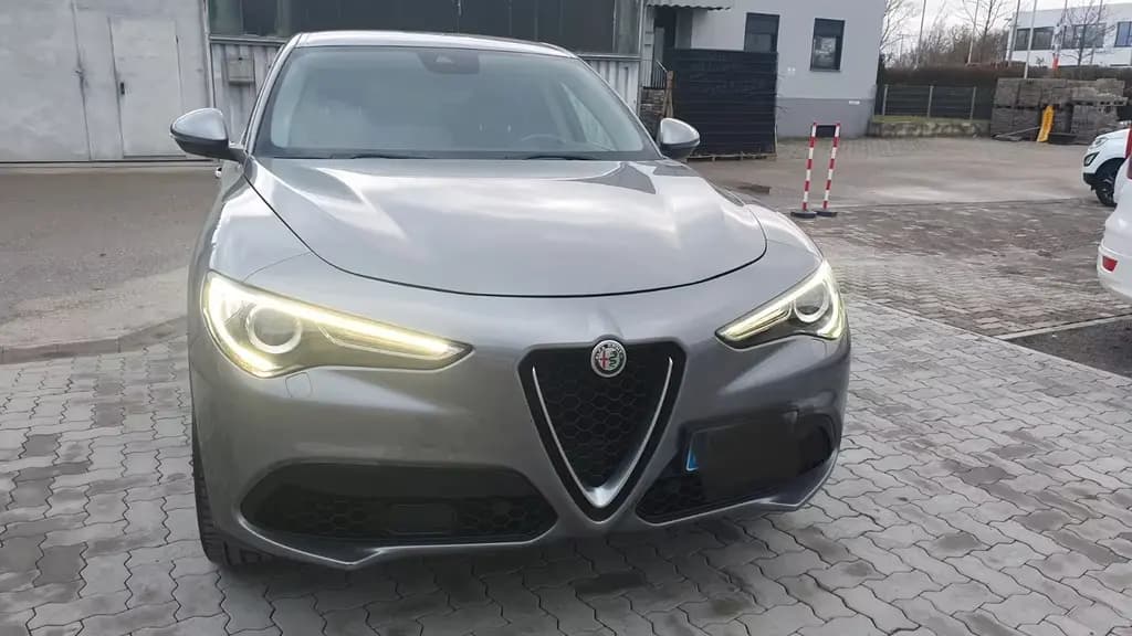 Main__Slider__Photo:Alfa Romeo Stelvio First Edition Q4,Kamera, Voll-Leder 01/2018-0