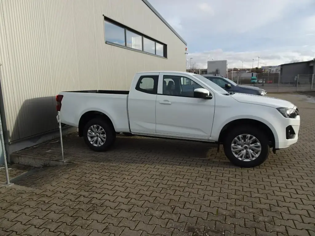 Main__Slider__Photo:Isuzu D-Max Space Cab 1,9 4WD "LS" null-1