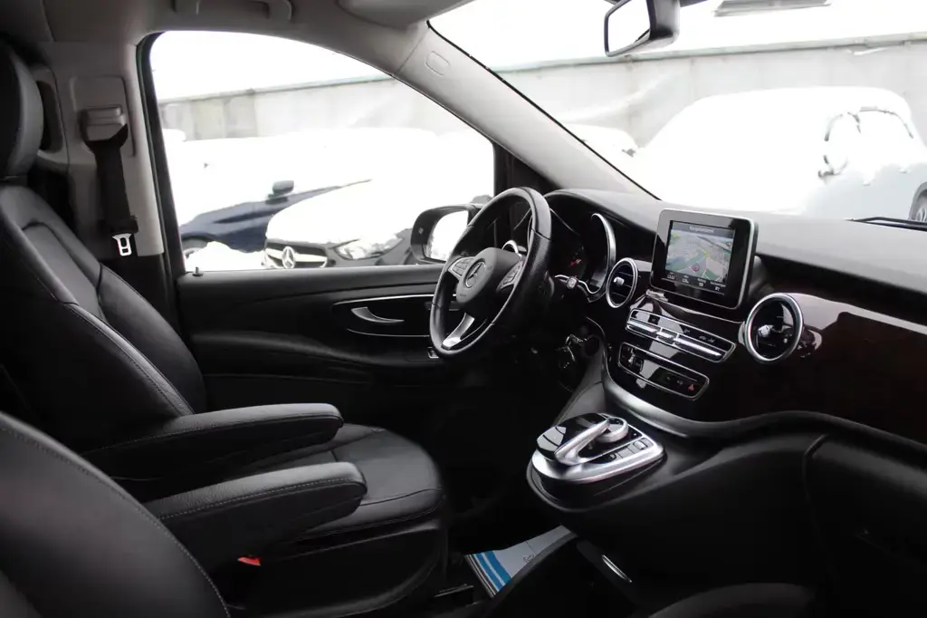 Main__Slider__Photo:Mercedes-Benz V-Class 220d AVANTGARDE extralang +LED+AHK+Agility Co. 04/2017-1