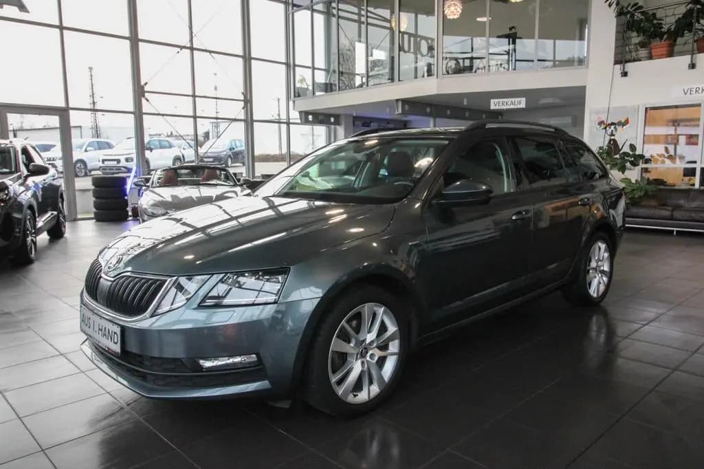 Main__Slider__Photo:Skoda Octavia Combi Clever/Business Amundsen/LED 09/2018-0
