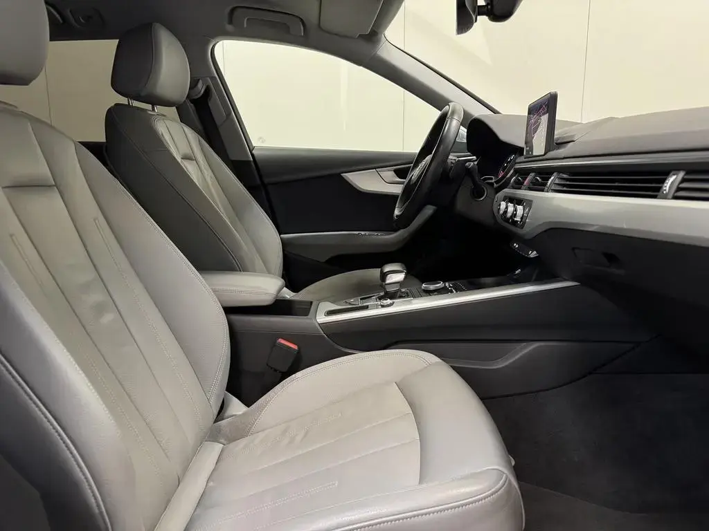 Main__Slider__Photo:Audi A4 Avant 1.4 TFSI Autom. - Airco - GPS - Topstaa 09/2017-1