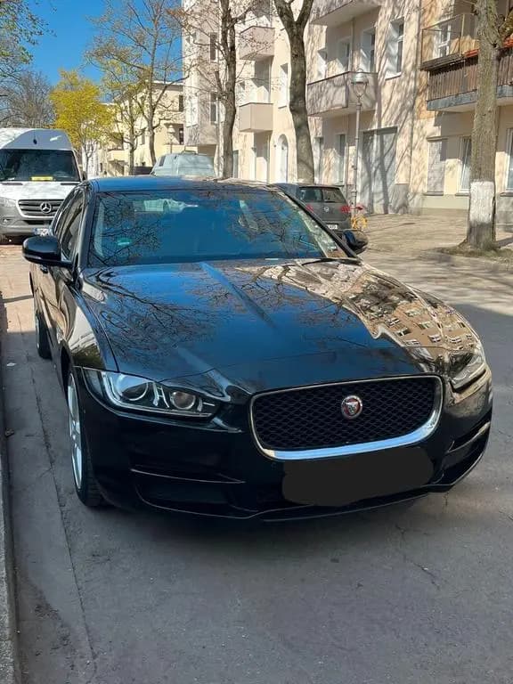 Main__Slider__Photo:Jaguar XE E-Performance 163PS Prestige Automatik Pr... 01/2018-0