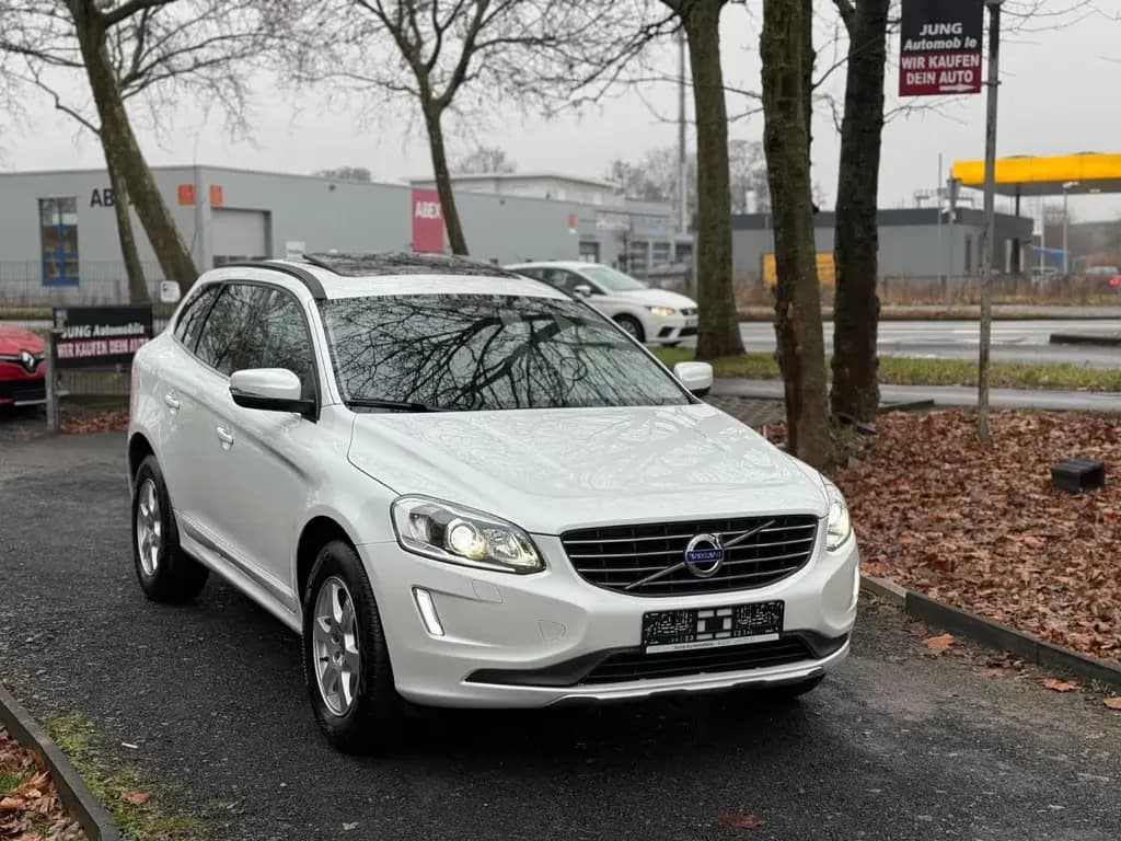 Main__Slider__Photo:Volvo XC60 Momentum EU6/Panorama/Navi/1.Hand/73.500km 12/2014-0