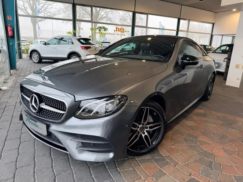 Main__Slider__Photo:Mercedes-Benz E-Class 200 Coupé 4M AMG-Line Kamera-P.Dach-Totwinkel 10/2018-1