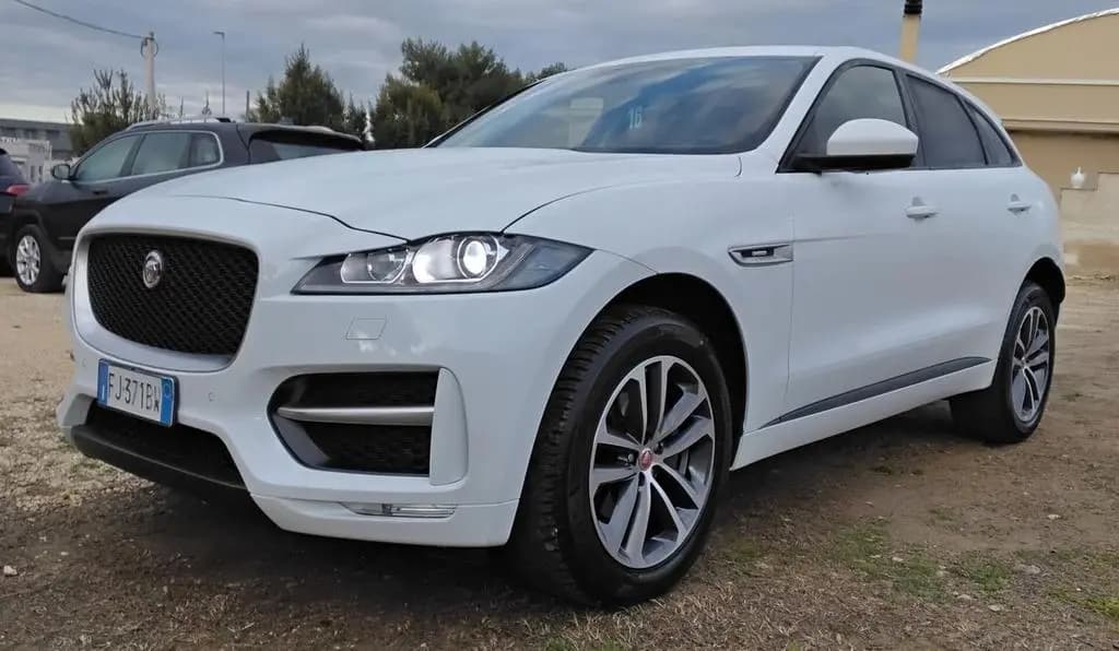 Main__Slider__Photo:Jaguar F-Pace 2.0 D 180 CV AWD aut. R-Sport 07/2017-0