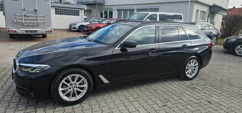 Main__Slider__Photo:BMW 5 Series 09/2022-1