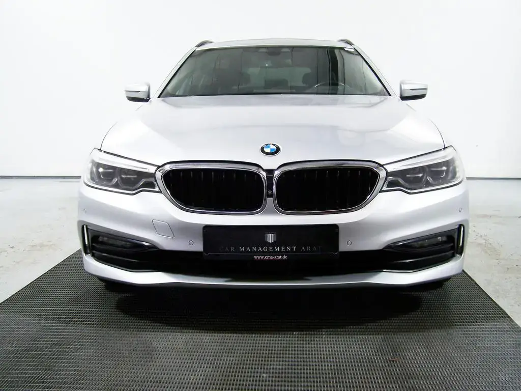 Main__Slider__Photo:BMW 5 Series 530d Touring Sport Line AMB+LIVECOCKP+PANO+STH 05/2020-1