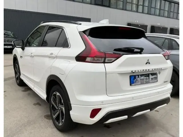 Main__Slider__Photo:Mitsubishi Eclipse Cross Plus Select Black Hybrid 4WD 2.4 M 12/2022-1