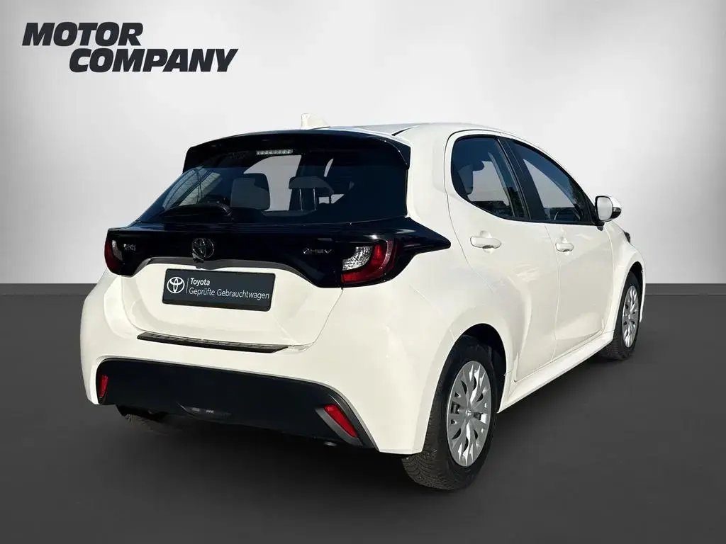 Main__Slider__Photo:Toyota Yaris 1.5l Hybrid  Business Edition 05/2024-1