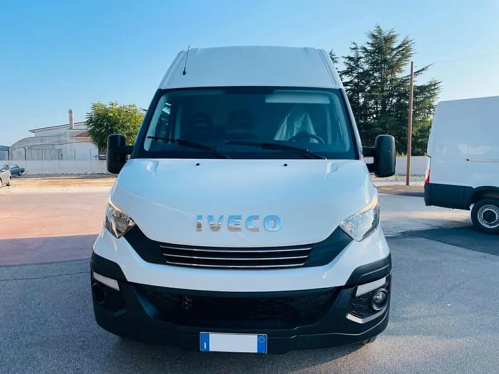 Main__Slider__Photo:Iveco Daily 35 S14 136CV HI-MATIC L3H2 03/2019-0