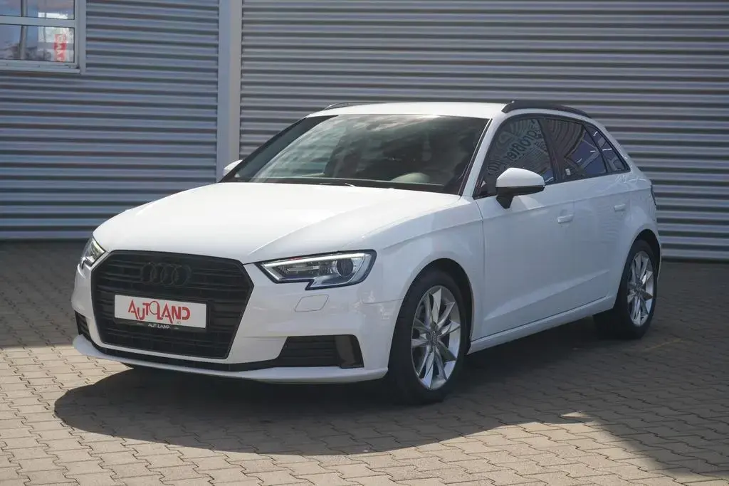 Main__Slider__Photo:Audi A3 Sportback 1.5 Bi-Xenon Tempomat Sitzheizung 08/2018-1