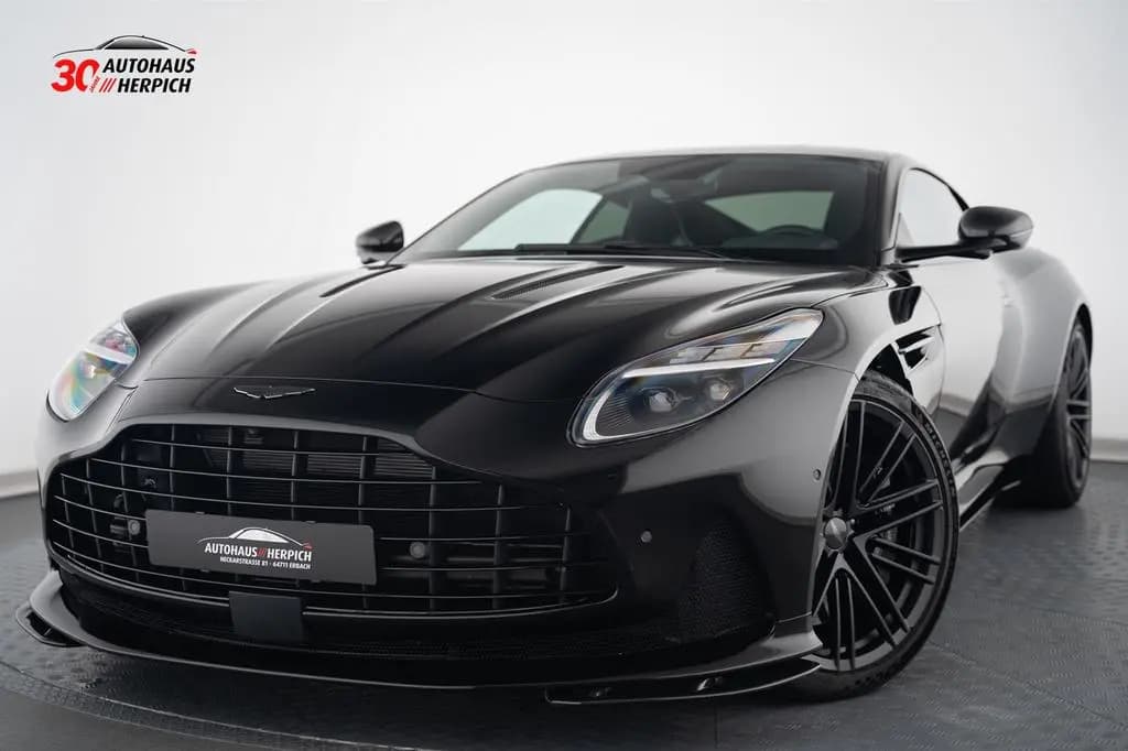 Main__Slider__Photo:Aston Martin DB12 Performance-Seat Carbon Keramikbremse B&W 04/2024-0