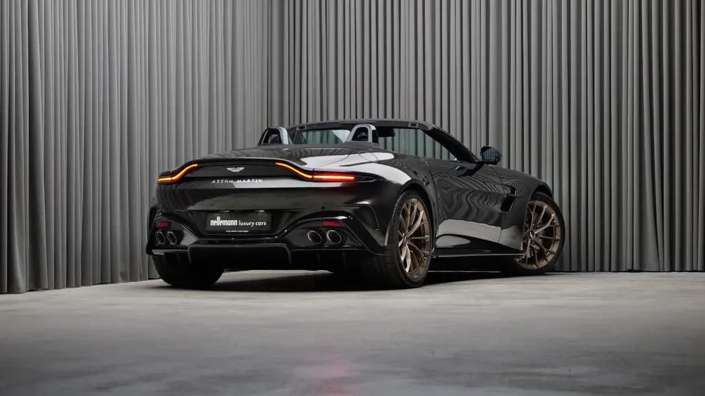 Main__Slider__Photo:Aston Martin V8 Vantage 4.0 V8 Roadster null-0