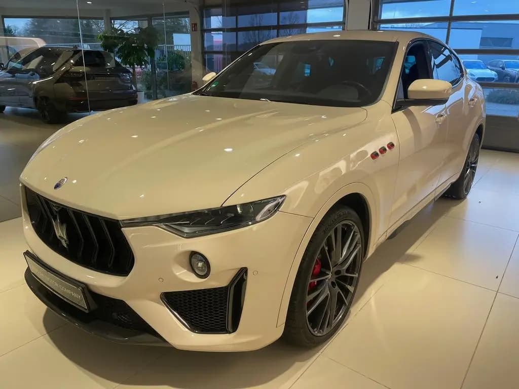 Main__Slider__Photo:Maserati Levante Trofeo/Bianco Avorio 03/2022-0