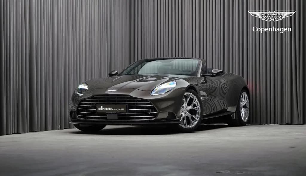 Main__Slider__Photo:Aston Martin Vanquish Volante null-0