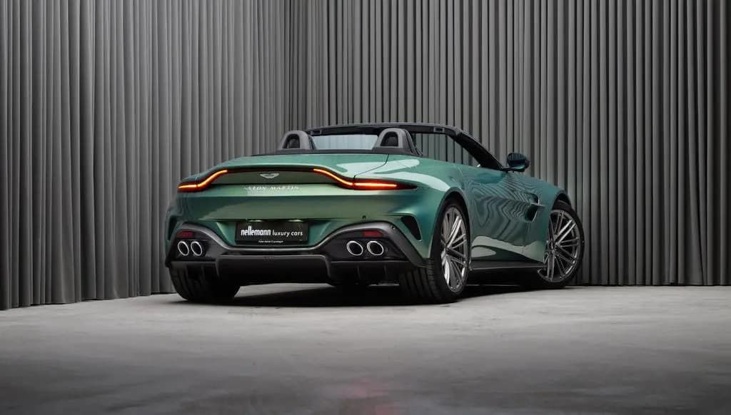 Main__Slider__Photo:Aston Martin V8 Vantage 4.0 V8 Roadster null-0