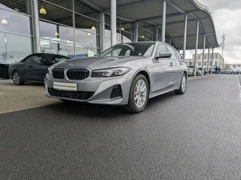 Main__Slider__Photo:BMW 3 Series 320d Touring Teilleder. Driv.Ass. 01/2023-1