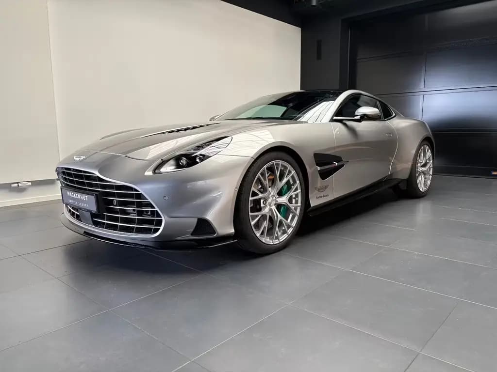 Main__Slider__Photo:Aston Martin Vanquish - Q Spirit Silver - Inspire Duo 03/2025-0