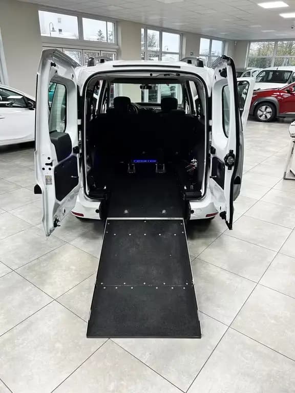 Main__Slider__Photo:Dacia Dokker Comfort Behindertengerecht Navi/Kamera/5- 04/2020-0