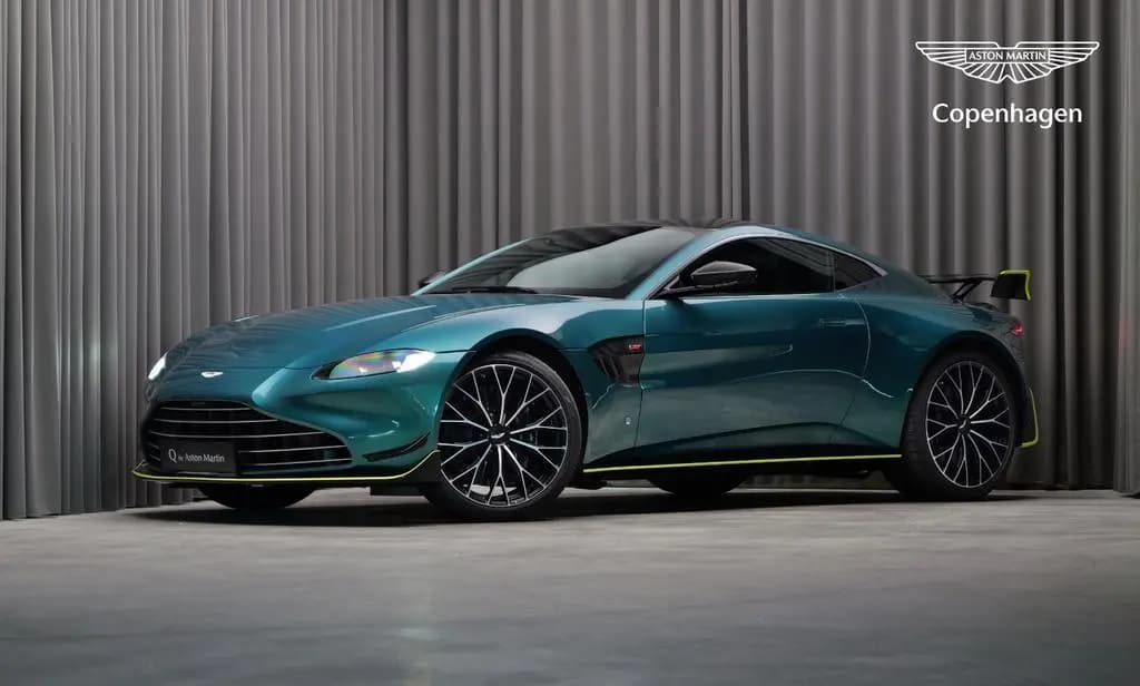 Main__Slider__Photo:Aston Martin V8 Vantage 4.0 V8 F1 01/2023-0