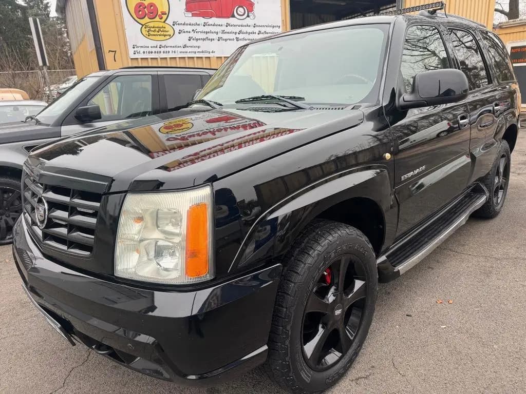 Main__Slider__Photo:Cadillac Escalade 2005 | Schwarz | 6.0 V8 | Scheckheft 10/2005-0