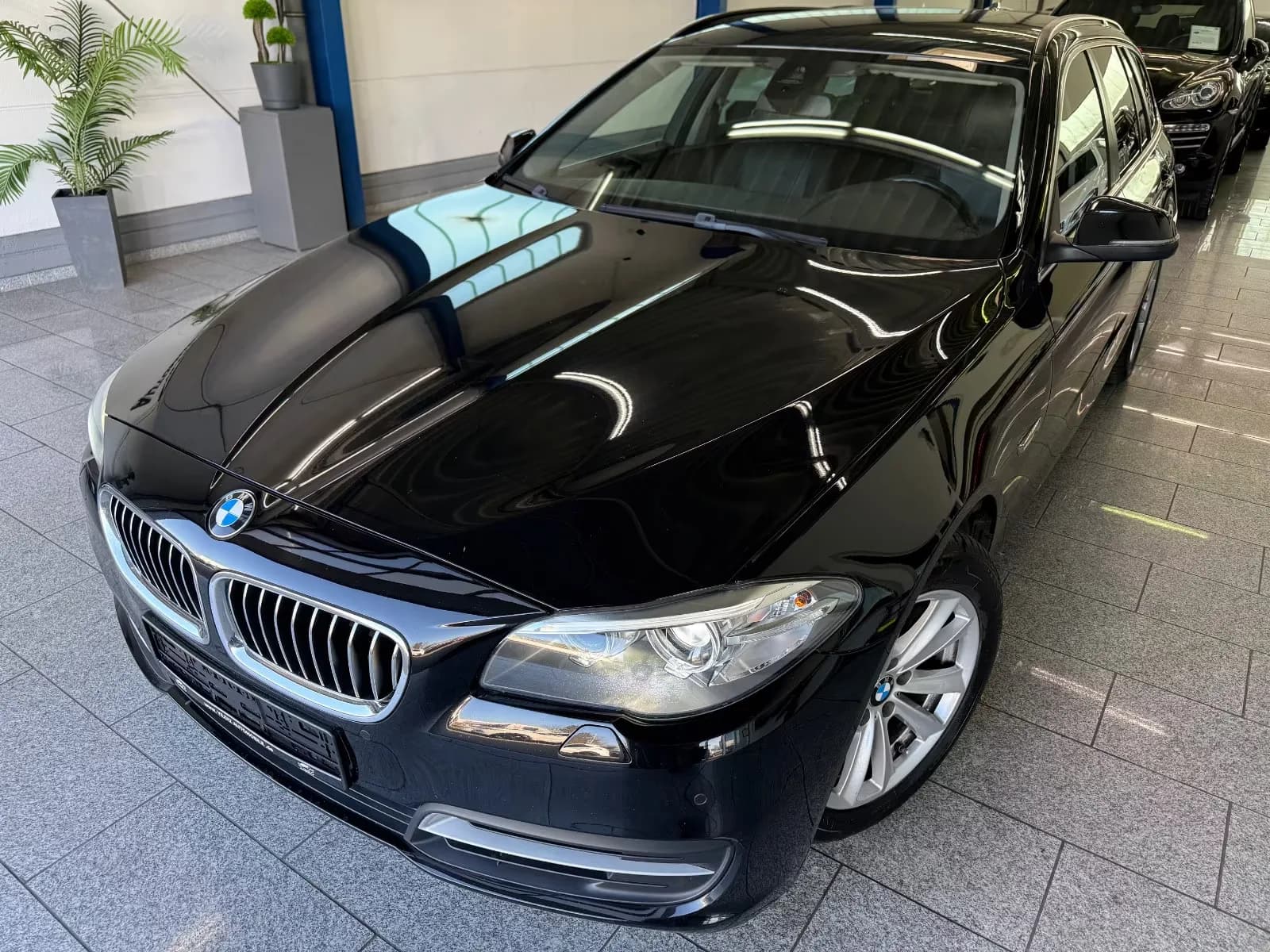 Main__Slider__Photo:BMW 5 Series 12/2015-0