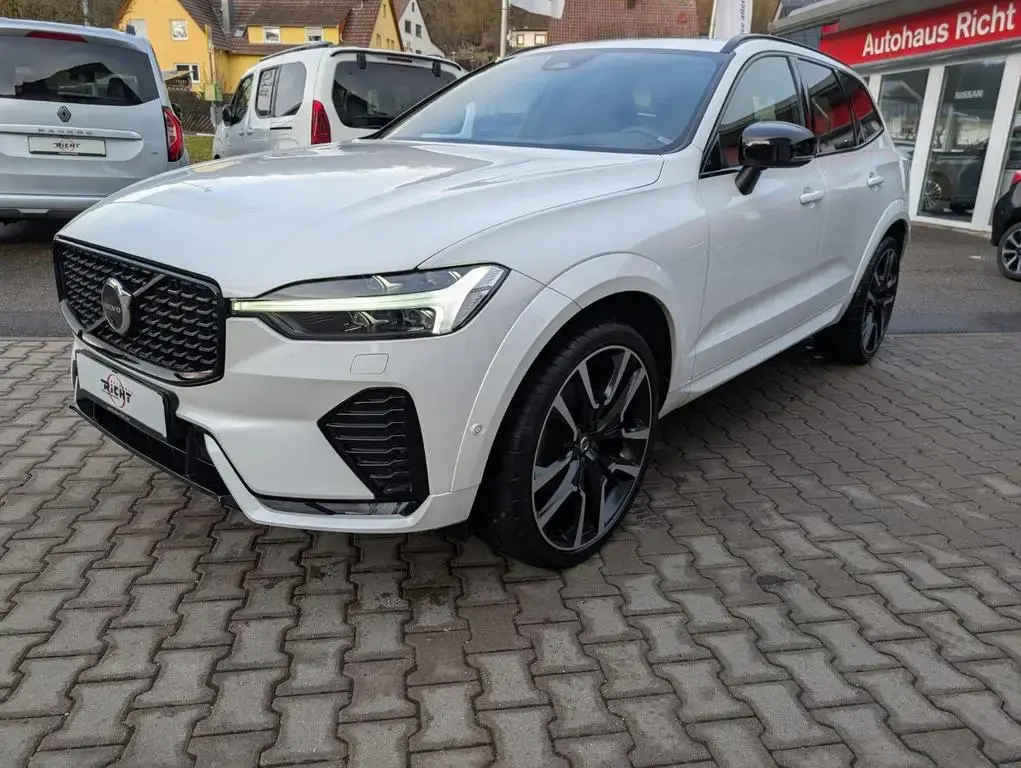 Main__Slider__Photo:Volvo XC60 B5 AWD Ultimate Dark STHZ AHK 10/2023-1