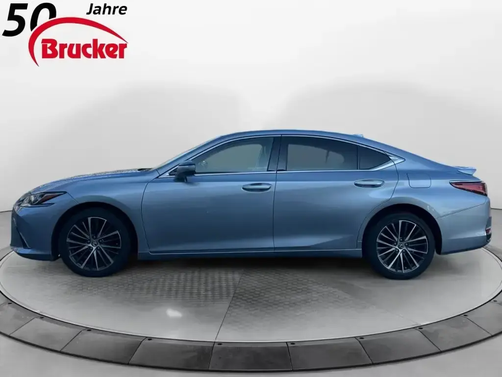 Main__Slider__Photo:Lexus ES 300h Business Line *SD* LED LEDER 05/2023-1