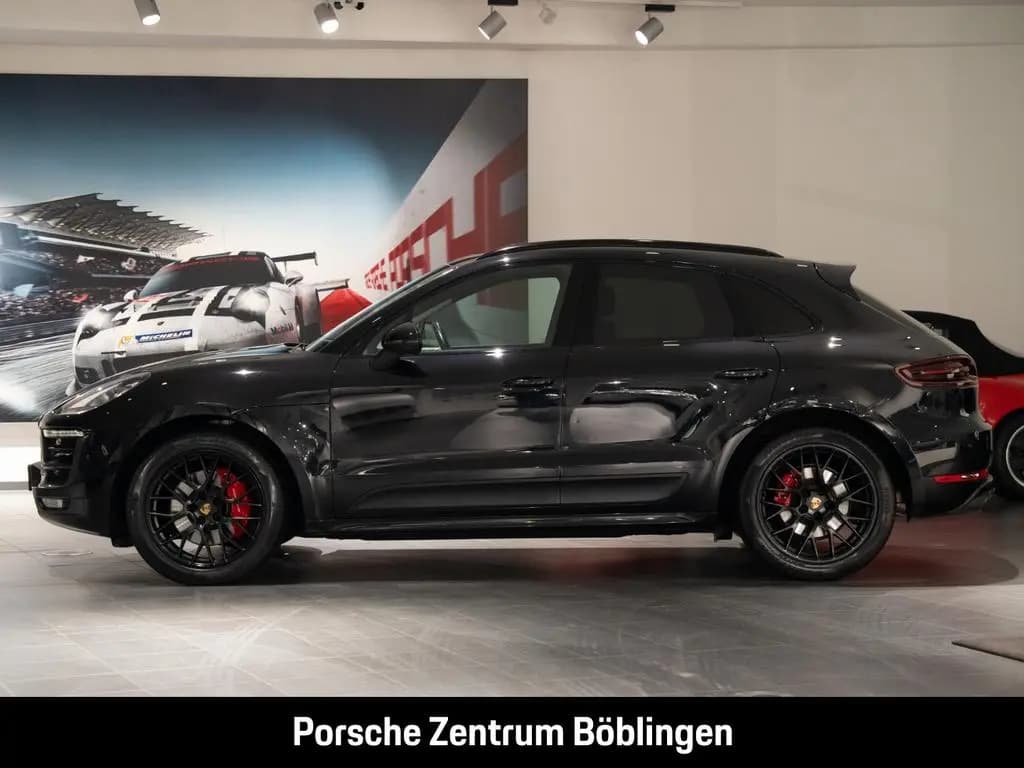 Main__Slider__Photo:Porsche Macan GTS Standheizung Surround-View Luftfederun 01/2018-0