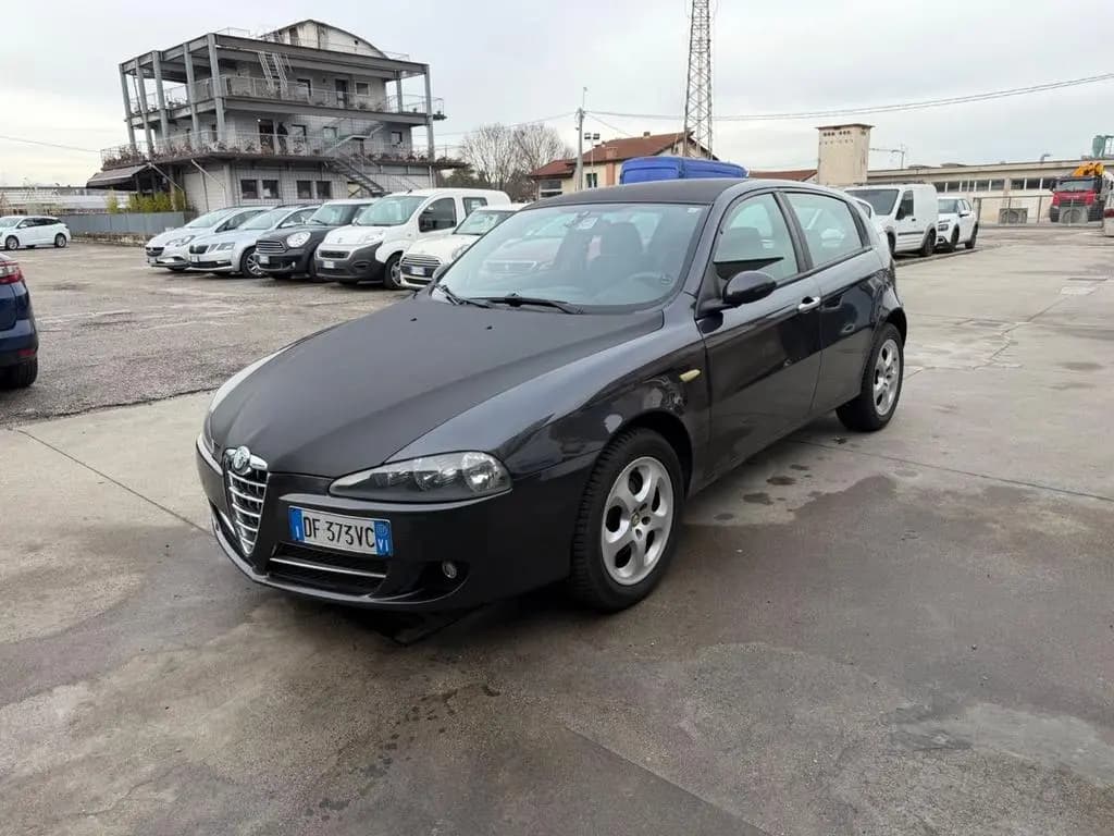 Main__Slider__Photo:Alfa Romeo 147 1.9 JTD M-JET 16V 5 porte Dist. 11/2007-0
