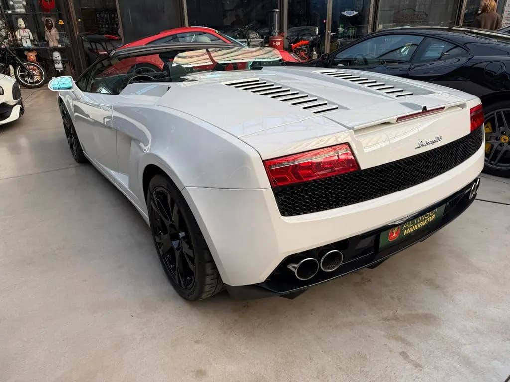 Main__Slider__Photo:Lamborghini LP560 Spyder Scheckheftgepflegt Lamborghini 04/2009-0