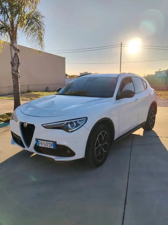 Main__Slider__Photo:Alfa Romeo Stelvio 2.2 TD 210 CV AT8 Q4 Sport 01/2017-0