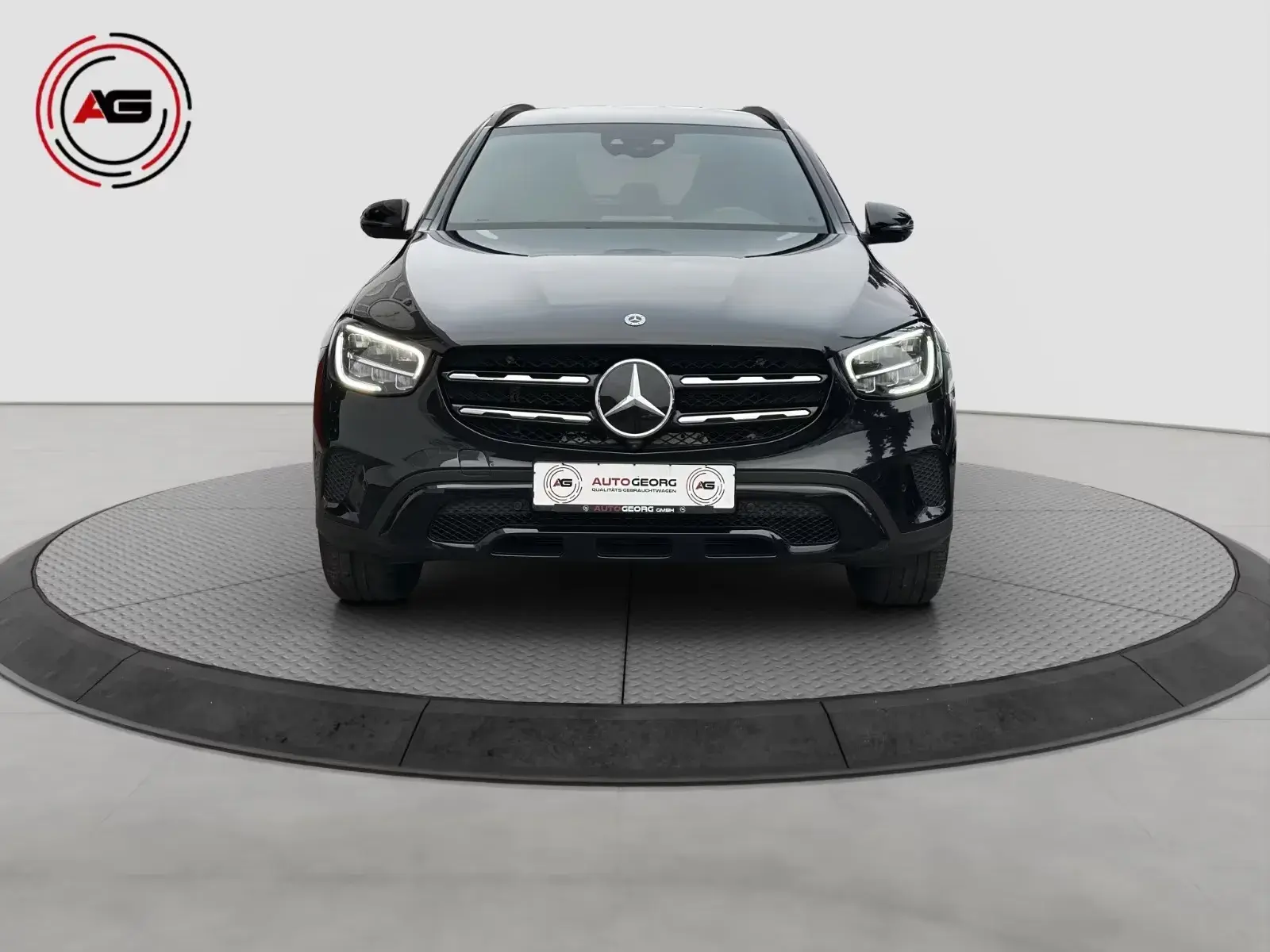 Main__Slider__Photo:Mercedes-Benz GLC-Class 300 10/2020-1