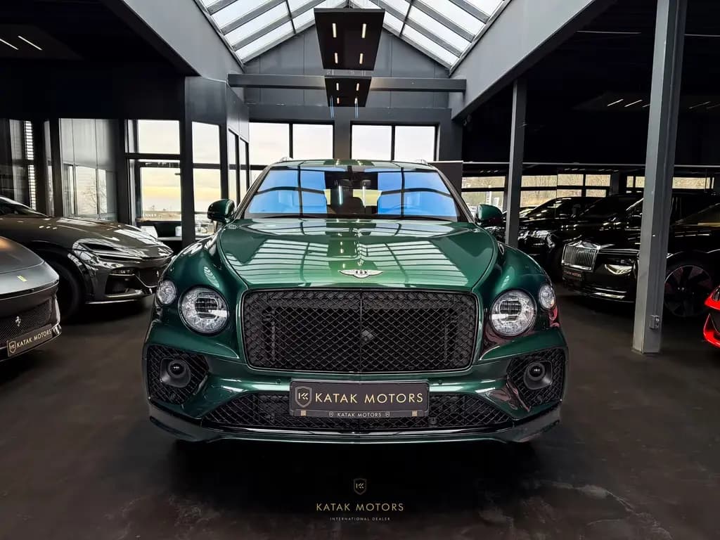 Main__Slider__Photo:Bentley Bentayga V8/NAIM/PANO/MASSAGE/STANDHZG/ACC/NACHT 05/2023-0