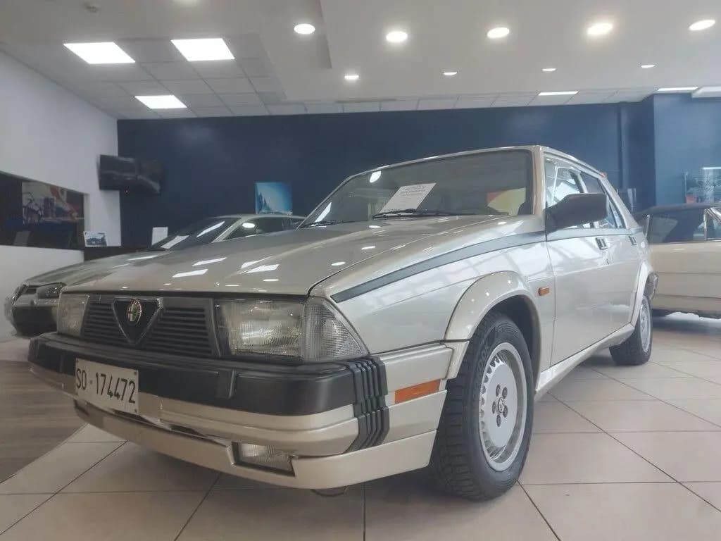 Main__Slider__Photo:Alfa Romeo 75 3.0i V6 America 06/1988-0