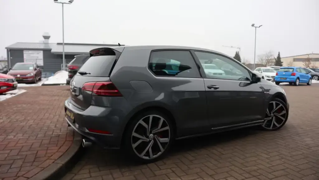 Main__Slider__Photo:Volkswagen Golf VII Lim. GTI Performance BMT/Start-Stopp 12/2018-1