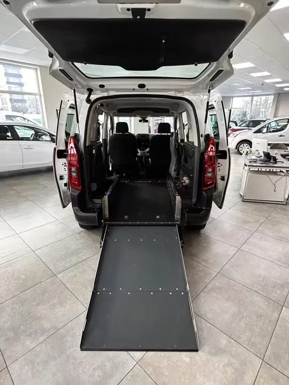 Main__Slider__Photo:Citroën Berlingo Klima Behindertengerecht  3-Sitzer 10/2020-0